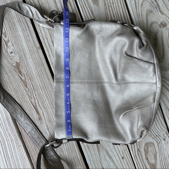 Coach metallic pewter silver hobo duffle F15064 convertible strap - Picture 4 of 16